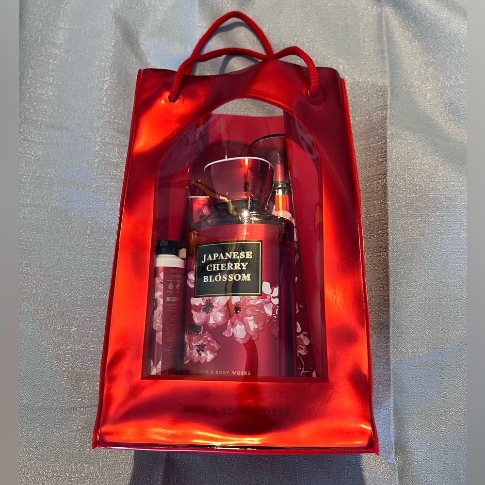 Bath & Body Works Red Gift Set